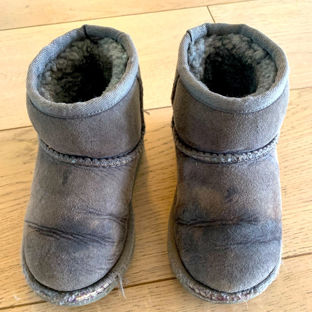 UGG toddler boots, size 8, gray